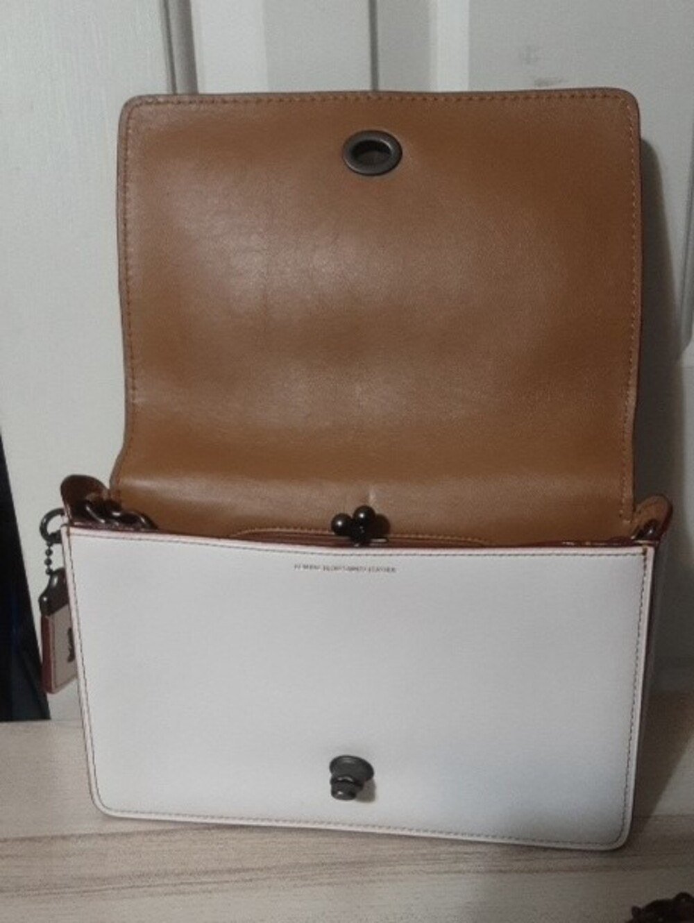 Coach EUC Dinky 1941 Cream Leather Crossbody with Intergrated Kisslock - Picture 3 of 7